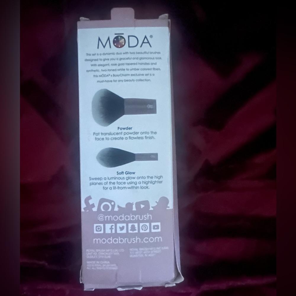 Moda Powder + Soft Glow Brushes - Picture 2 of 4